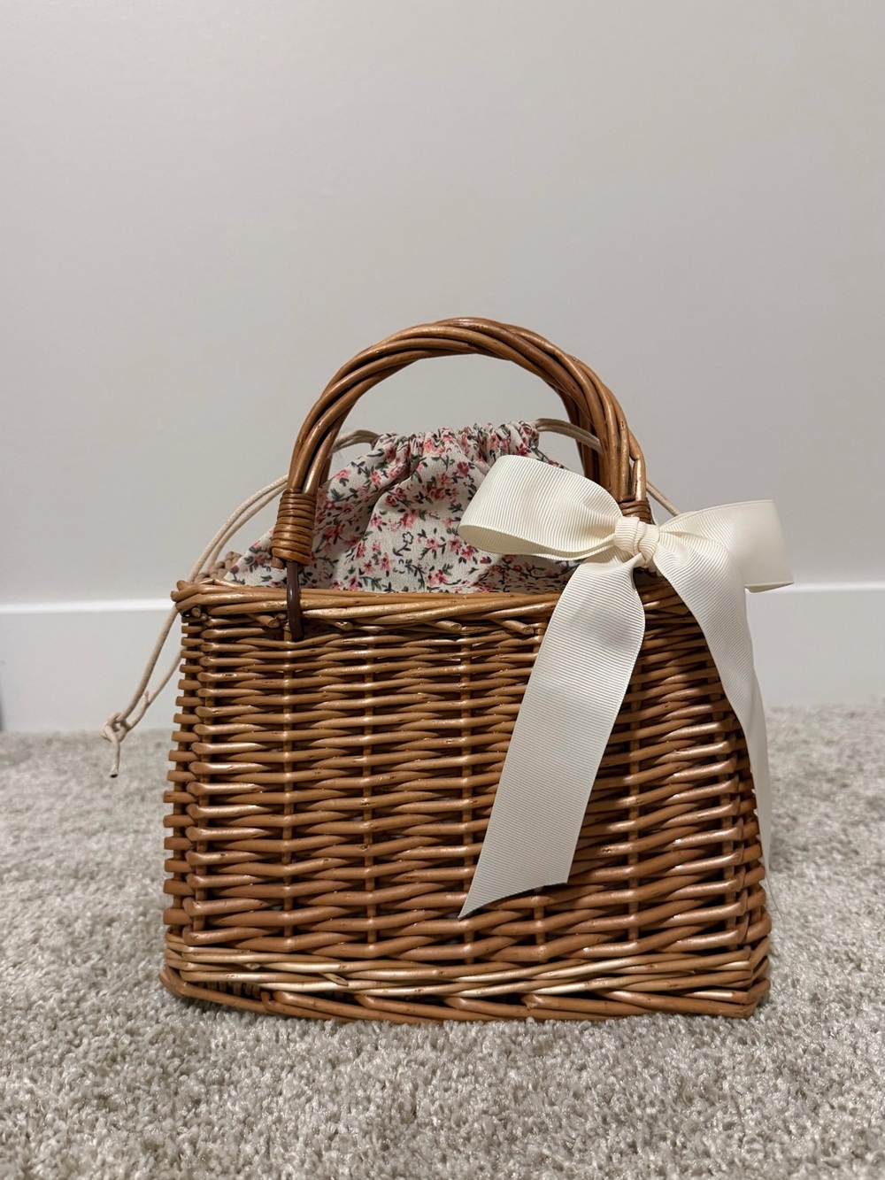 Wicker Basket Handbag with Floral Liner and Cream Bow - Picture 2 of 4